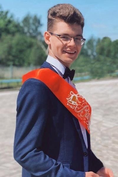 Владислав Магин